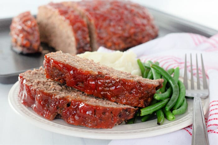 炉子馅料肉饼。