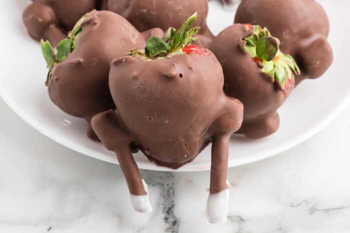 Chocolate-Covered Strawberry Turkey hanging off the plate.